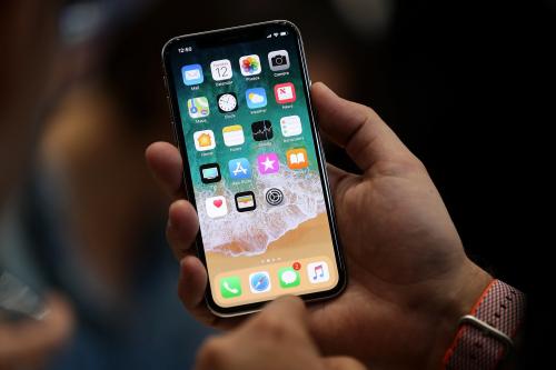 iPhone X手机屏幕闪屏、碎屏如何维修